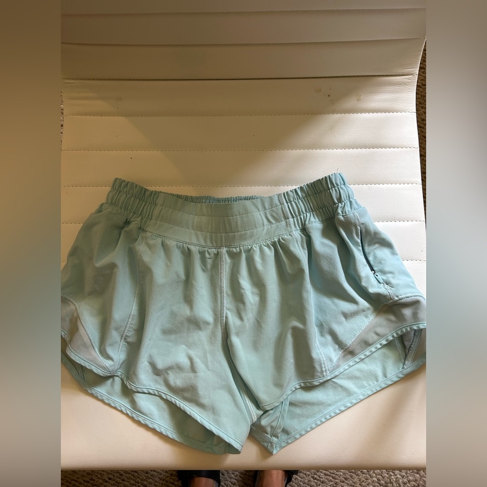 2.5” inseam Hotty Hot Shorts Luñulemon Size 4 Poolside Blue